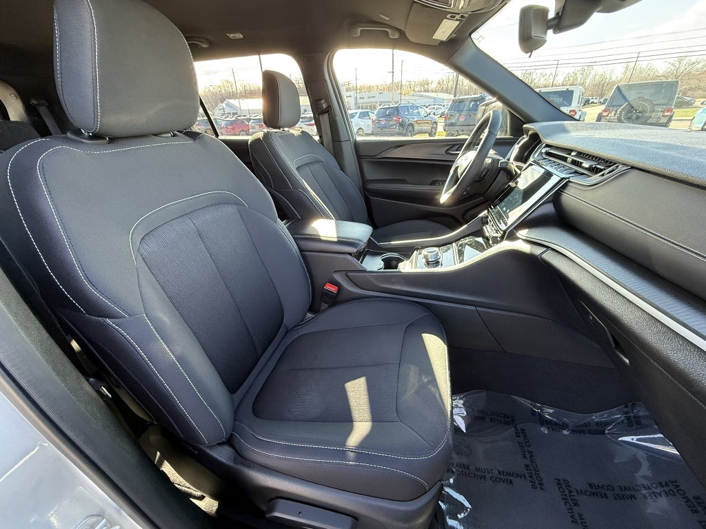 2024 Jeep Grand Cherokee L Laredo