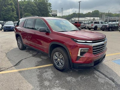 2025 Chevrolet Traverse LT